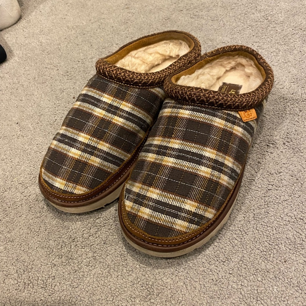 Size 10 men’s UGG Tasman plain slip-ons